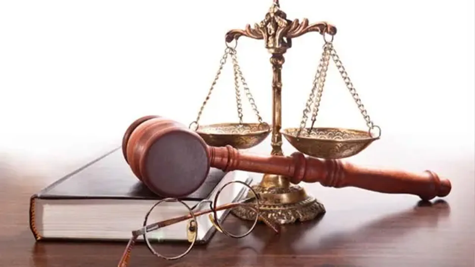 وکیل پایه یک دادگستری یعنی چه؟