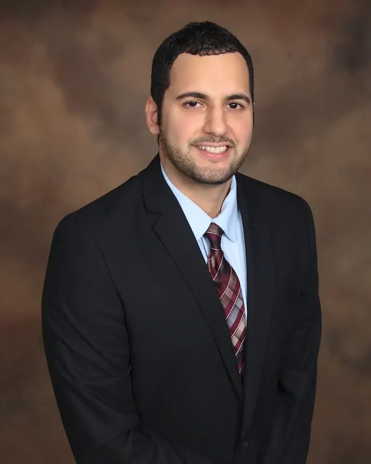 تصویر علی دبیری - وکیل پایه یک دادگستری و مشاوره حقوقی کارشناس ارشد حقوق جزا و جرم شناسی